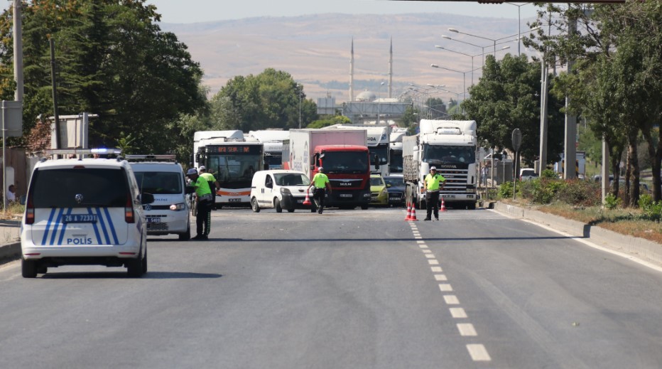 Eskişehir - Ankara Yolunda Zincirleme Kaza: Trafik Kilit ! | Eskişehir ...